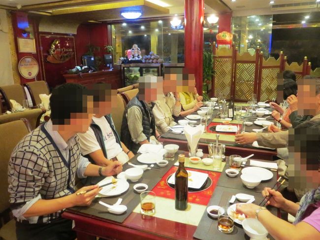 こんな感じで夕食 &amp; 歓談。