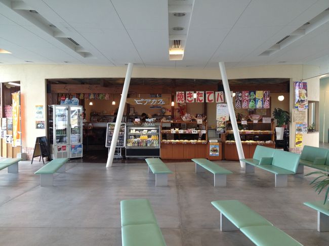 佐世保新みなとターミナルの中です。<br /><br />カフェがあります。<br /><br />待合所の雰囲気もお洒落です。