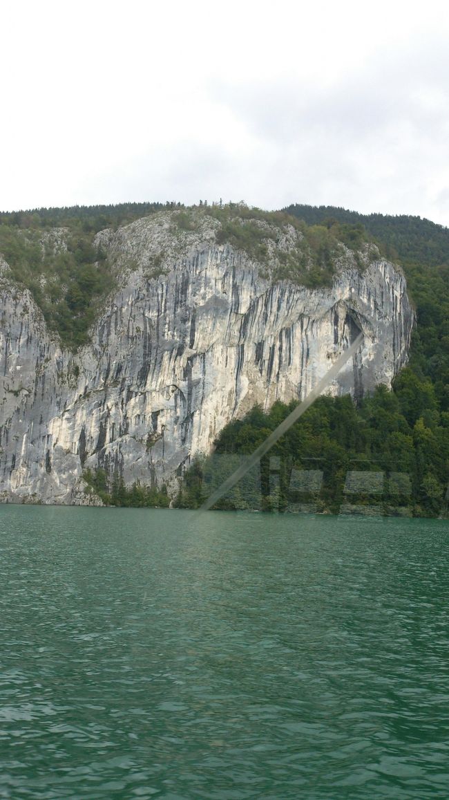 荒々しい岩肌！