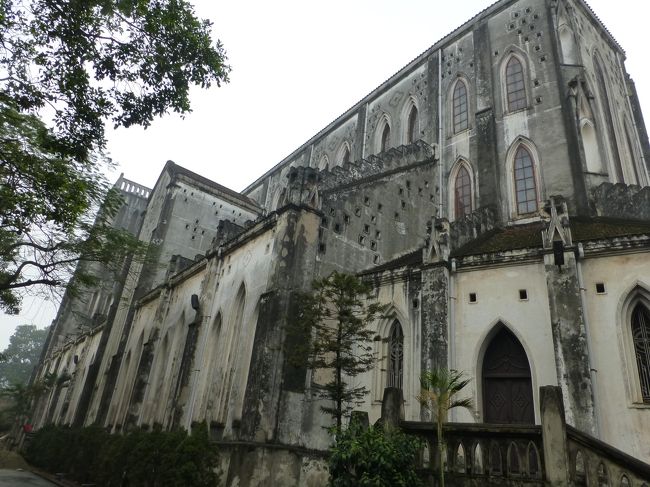 教会の後ろに回ってみました