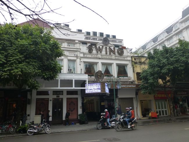 この辺りは洒落たレストランやショップが並び<br />高級商店街です<br /><br />オジンには余り関係ありませ〜ん