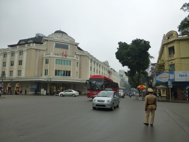 重厚な建物が連なります