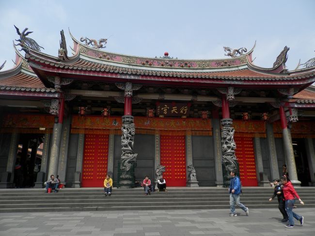 場所は変わり行天宮へ。<br />このあたりは台湾色が強いと感じました。<br />お上品系だけだと台湾行った感じがしない！