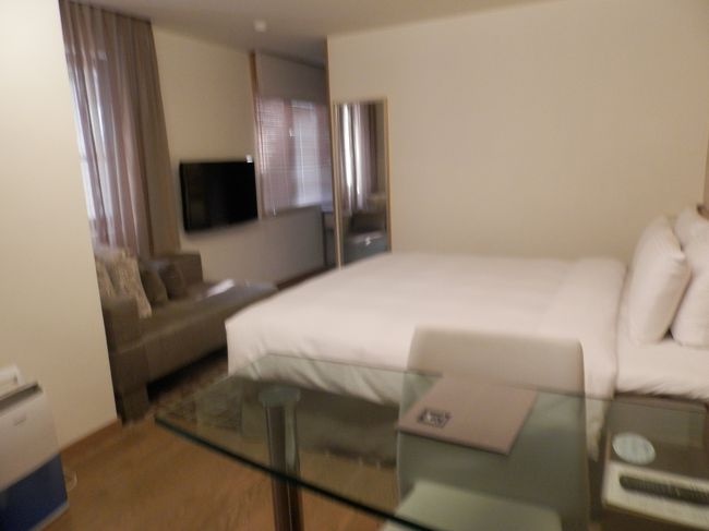 少し一休み。<br />「ダンディホテル」は満室だったので<br />ダンディホテルから」50M先にある「コーナーハウス」に。<br />個人的にはこっちの方がレジデンス仕様なので広くてよかった。