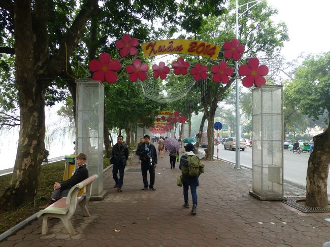 ディエンビエンフ−勝利から60年の祭典<br /><br />３月14日が近づいていました<br /><br />街は祝いの化粧があちこちに・・・