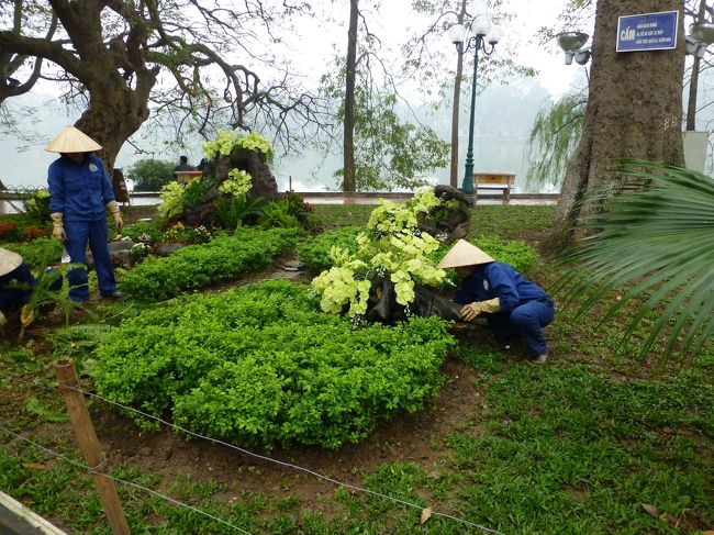 周りの庭園は綺麗に整備されています