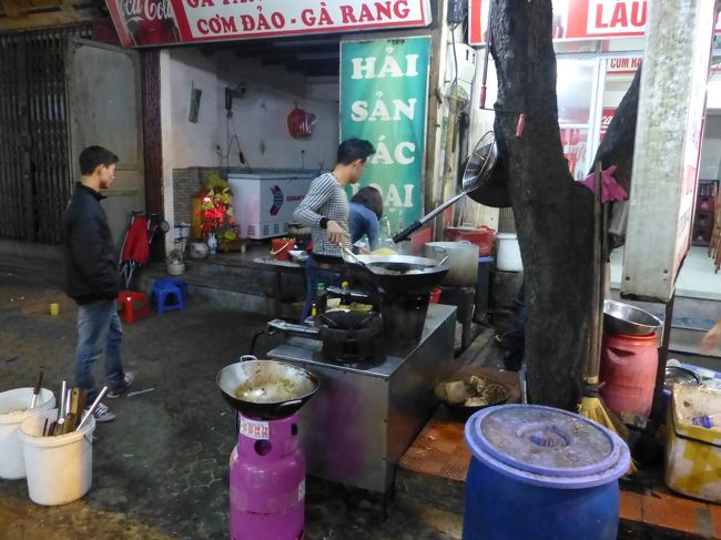 適当なお店の匂いと呼び込みに釣られて入ります