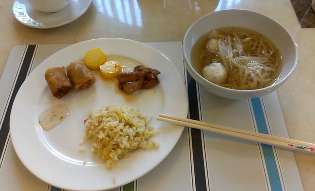 飛行機が遅延したこともあり、ホテルについて寝る頃には朝の3時を回っていました〜(>_<)<br />次の日の朝は8時頃起きて、ホテルのバイキング朝食を食べて、パタヤ行きのバス乗り場へ向かいました(^-^)