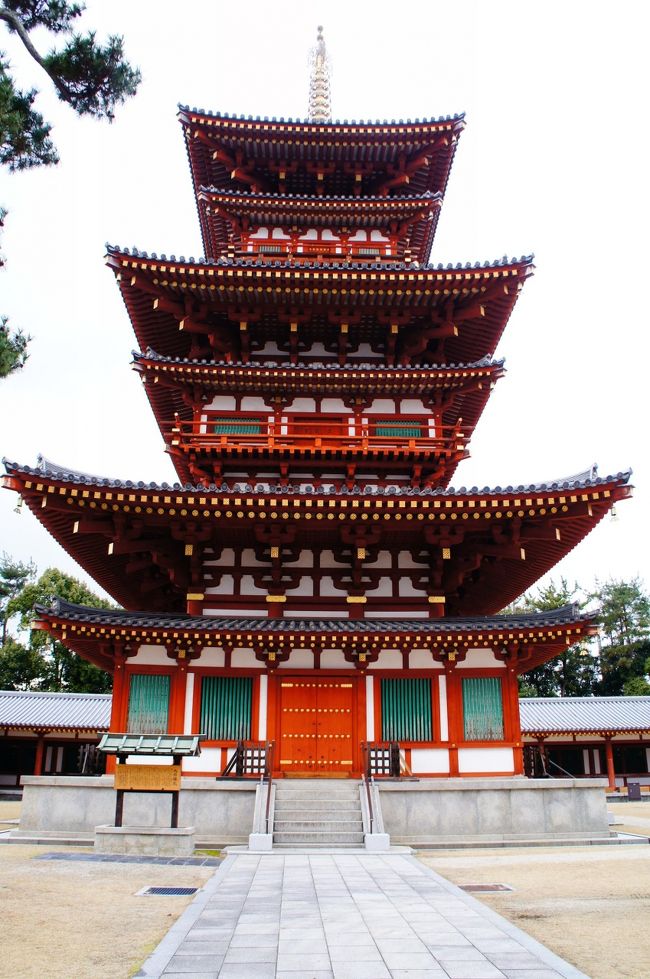 こちらは昭和56年に再建の西塔。<br /><br />新しい西塔と古い東塔が並ぶ姿を見てみたかった！