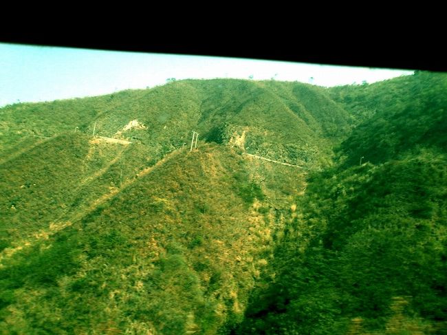 最後の１時間は棚田へアクセスする町へ曲がりくねった急坂をのぼり、スリル満点です。<br />