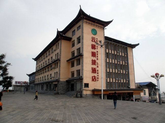 ホテルは評判が良いこのホテルにしました。<br />２００元でした。（１００元の保証金も必要ですが、チェックアウト時に、これは返してくれます）