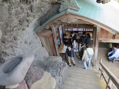 。。。忽然と。。。神社が現れました。。。

「石室神社」

海の安全を見守ります。