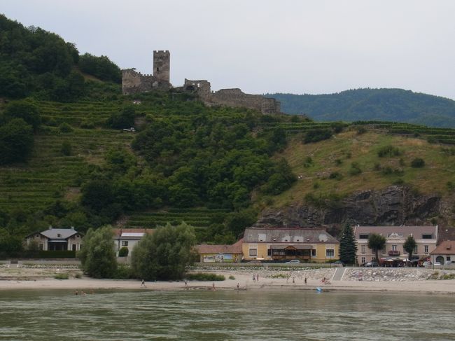 廃墟となっているヒンターハウス城でした。<br /><br />この辺りにはお城が多かったのですね。