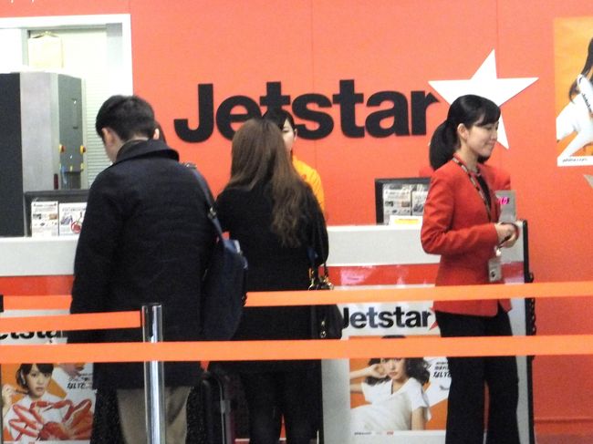 ココだけの話ですが、ピーチマニアのコスモスが、人生で初めて「浮気」をしちゃいました。当日搭乗したのは同行者「宮ちゃん」お薦めの「JET STAR」でした。