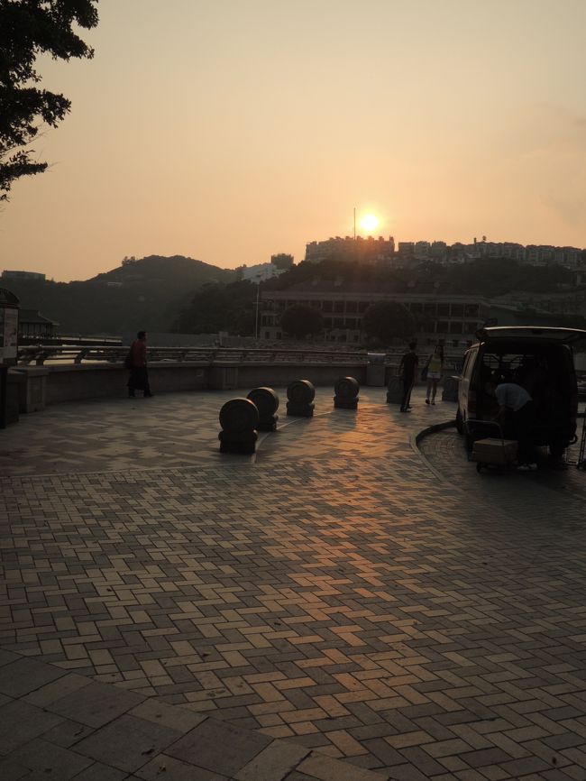 日が暮れてきた