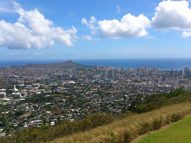 カイルアタウンでゆっくりしたかったんですが<br />早々時間もなく<br /><br />タンタラスの丘へ