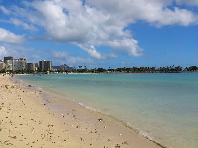 アラモアナビーチにも少し寄ってホテルに<br /><br />戻ります