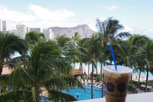 ホテルに戻ったら部屋でいったん休憩<br /><br />この数日前から日本には大型の台風が近づいていたので<br />その情報収集も含めて早めにもどりました