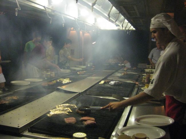 私達が写真撮ったり<br />ワイワイしすぎていたので<br /><br />本当はセルフのBBQなのに<br />店員さんが何度もお世話しに来てくれました