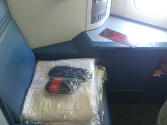 ようやく出発！！<br /><br />他の航空会社が出発未定ってなっているところ<br /><br />デルタは2時間遅れぐらいで出発できて<br />一安心