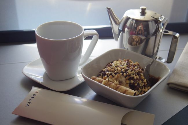 デザートを食べながらのんびり映画鑑賞