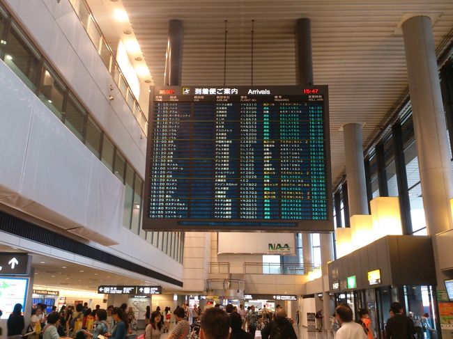 途中若干揺れはしましたが<br /><br />無事到着！！<br /><br />到着便の案内を見るとほとんどが遅延の中<br />デルタだけが普通に到着してた<br /><br />なぜなんだろう！！？<br /><br />とにかくそれほど疲れずに帰れてよかった。<br /><br />またハワイに行きたいなぁ〜☆