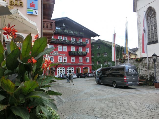 赤い建物は白馬亭の<br />ヴァイセン レッスルです。