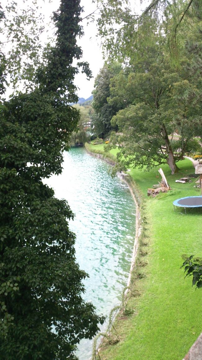 ヴォルフガング湖の湖畔。