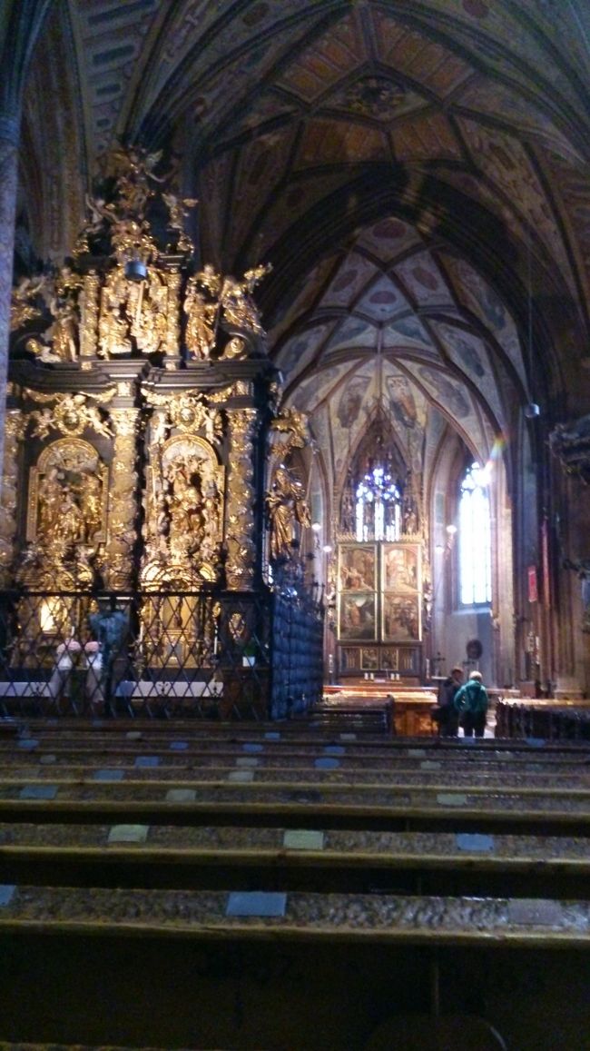 礼拝堂の椅子で休憩。<br />ここは撮影禁止だったとか…。<br /><br />