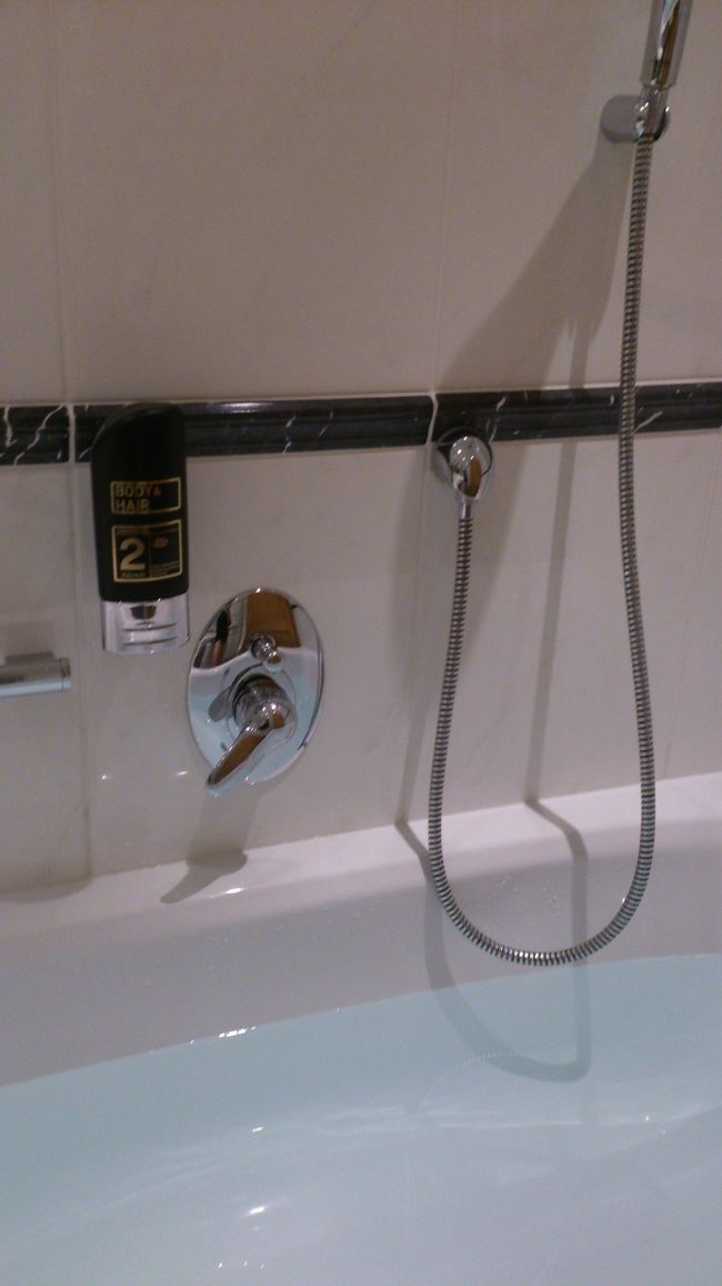 バスタブは浸かってのんびりするだけ♪<br />蛇口が無いバスタブです。<br />