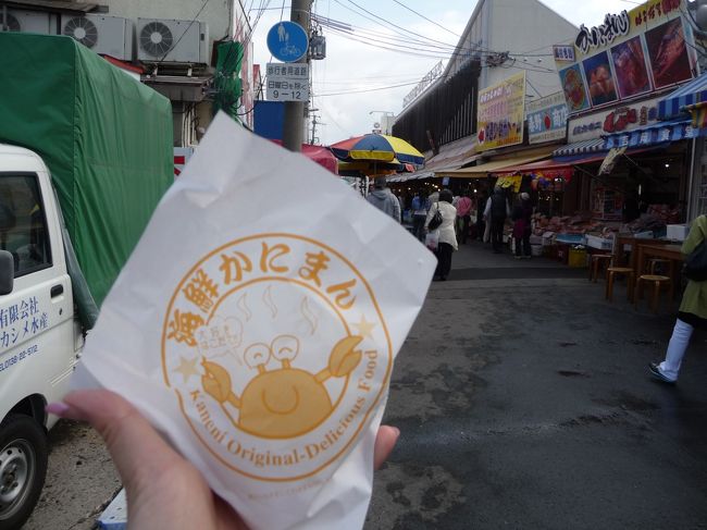 朝市に向かい、食べ歩き♪<br />結構人でにぎわっていました。