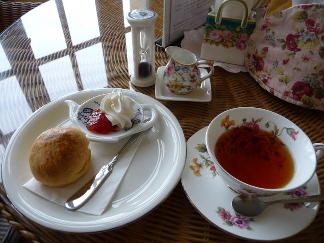 温かいスコーンが少し時間かかって出てきました。<br /><br />しか飛行機の時間を逆算して３０分しかなかったので<br />内心は全然優雅ではなかったです・・・