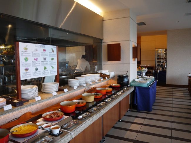 沖縄食材を使用した料理を中心に和洋色々あります