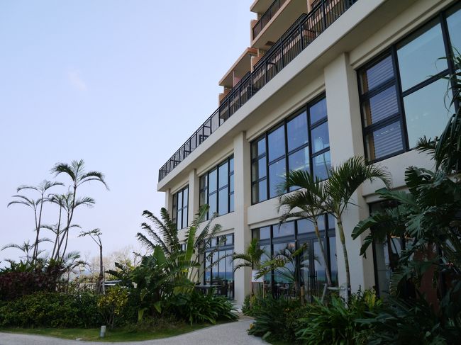 朝食レストランから外に出て、ホテル敷地内のガーデンウォークを散策