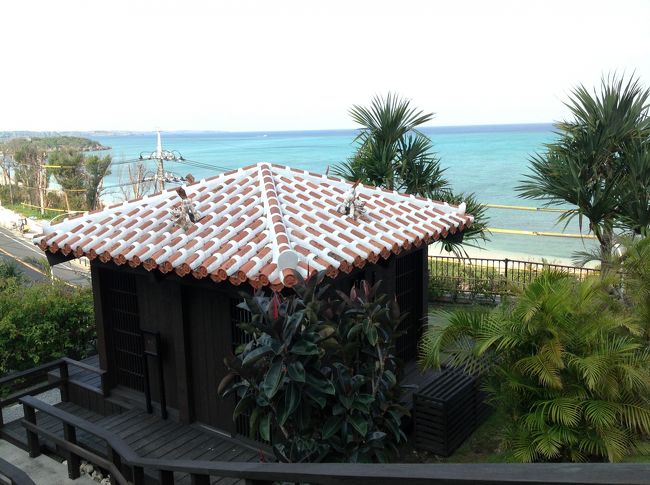 ホテル敷地内にあるライブラリー赤瓦