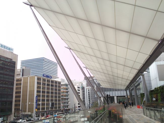 2013年秋オープンのグランルーフ。<br />ここは東京駅のニュースポットとして<br />るるぶ東京とかに絶賛掲載中〜。<br /><br />確かに名前の通りのでっかい屋根。<br />･･でもそれだけ。