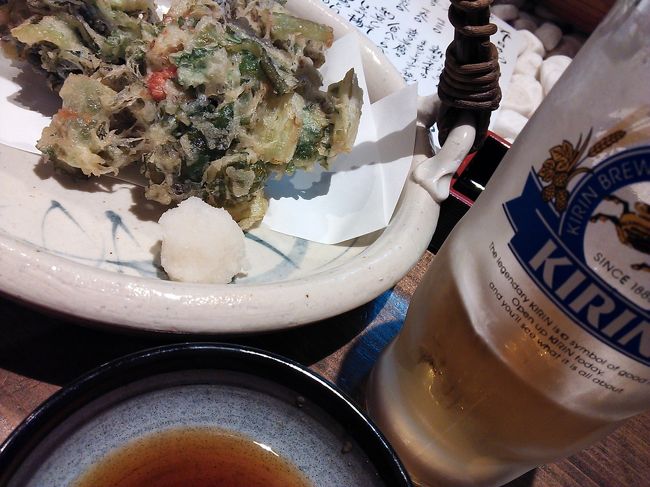 そのあと芦田愛菜、<br />･･ではなく大和まなのかき揚げ。<br />ピンクの明太子が味のアクセント。<br /><br />大和まなって？と店員のお嬢さんに<br />お尋ねしたところ、<br />ほうれん草のような･･ってこと。<br />