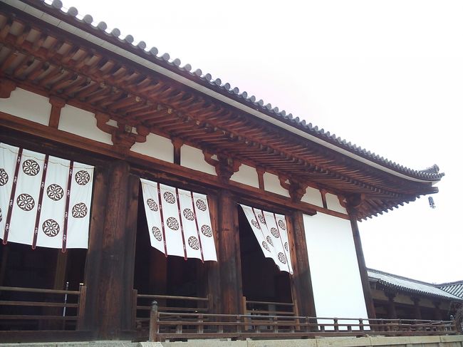 法隆寺・大講堂<br />すらりとした百済観音像は<br />大講堂の横、大宝蔵院百済観音堂に<br />あります。