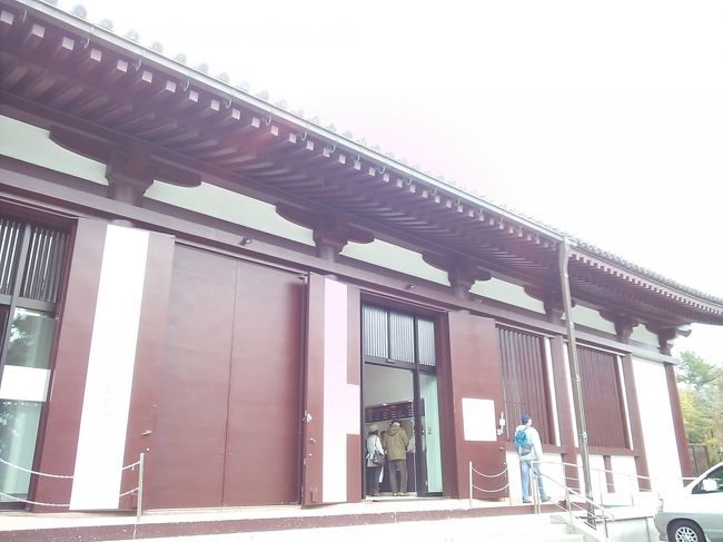 興福寺・国宝館は今風で立派な建物。<br />当然ながらアアルトデザインではない。<br /><br />有名な「阿修羅像」を中心とした<br />八部衆立像など国宝が満載。<br />阿修羅像は現代でもかなりイケる感じ。<br /><br />千手観音立像がド迫力で<br />思わず見入る。<br /><br /><br /><br />