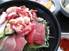 更に県道17号線を南下して、戸田湾にてタカアシガニ…海鮮丼でいただきます。
大きなカニなので、大味では？とか固いのでは？と疑ってましたが、クリーミーでとろけるような美味しさに、カニをもっと沢山頼めば良かったと思いました…。
