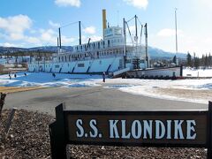 蒸気船クロンダイク号（SS Klondike）。
カナダ国定史跡に指定されています。
夏期は中も見学できますが、冬期は外からの見学のみです。

■ 関連記事 ■
総集編： カナダの国定史跡 一覧
http://4travel.jp/travelogue/10824876