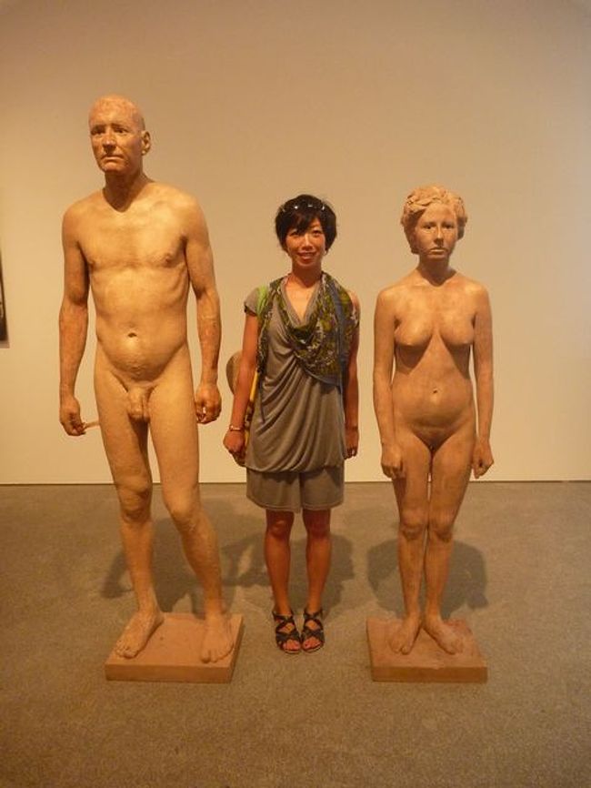 平均男女。<br />私と、右の女性まったく背丈が一緒です。そう、平均身長です！<br />