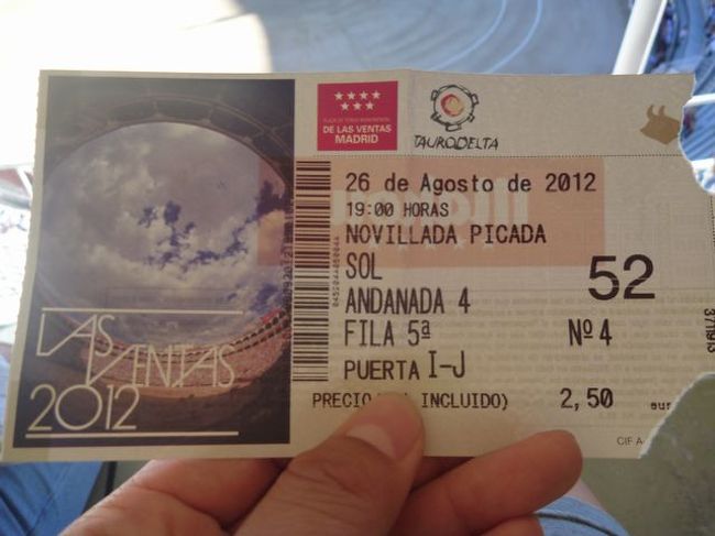 夕方、地下鉄で闘牛みに闘牛場へ！<br />一番安い席ゲット！たぶん６００円位。<br />かなり上の席でした。