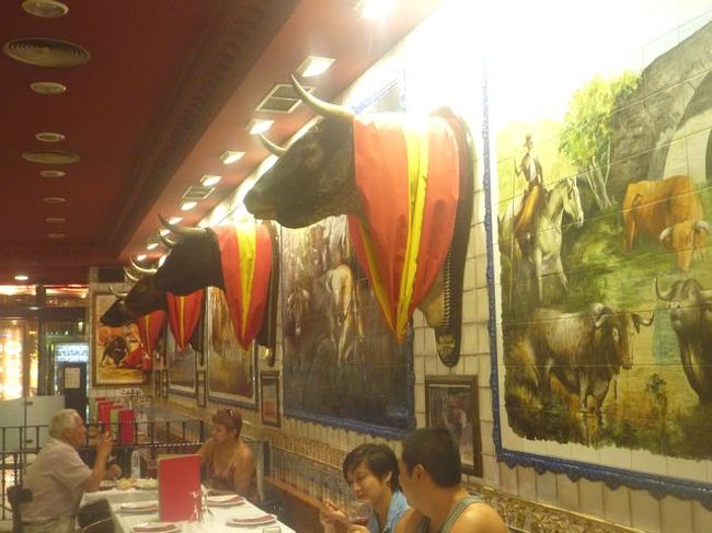 なんだかんだ言っても、闘牛のレストランに来ます。笑