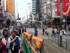 この日は、新界エリアの元朗(Yuen Long)を街歩き。
昨日のスタンレーとは打って変わって、人の波。
香港人のパワー感じます。