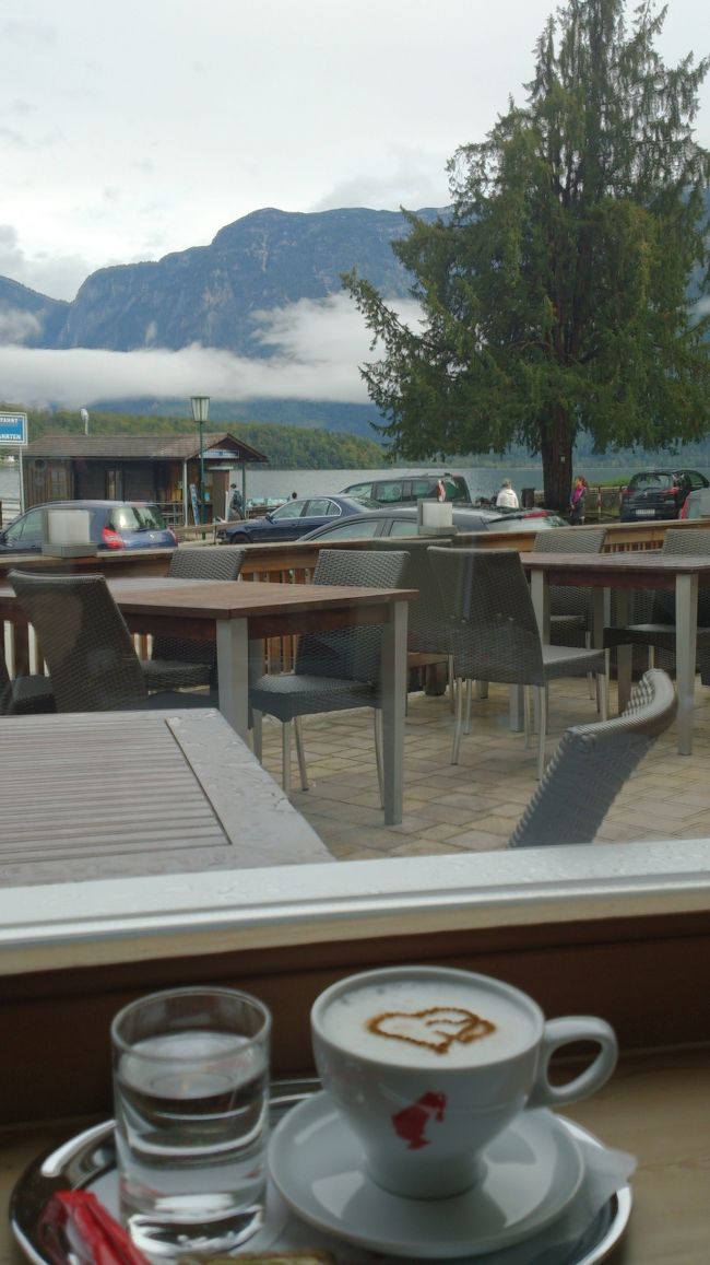 テラス席の先は船着き場。<br /><br />待ち合わせに良いかもしれません。