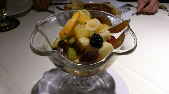 フルーツが食べたい！<br />メニューには無かったけれど、デザートにと思い頼んでみました。<br />「フルーツはありますか？」<br /><br />厨房に聞きに行ってくれて「できますよ！」<br />作っていただいたフルーツサラダです。<br /><br /><br />