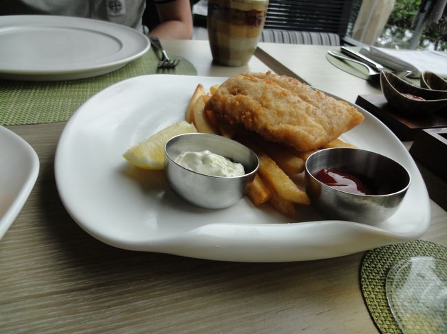 料理はフィッシュ・アンド・チップスと