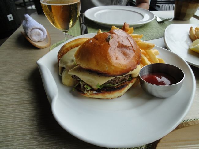 ハンバーガーにしました。フィッシュ・アンド・チップスは美味しかったです。