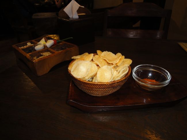 初めにえびせんが出て来ました。